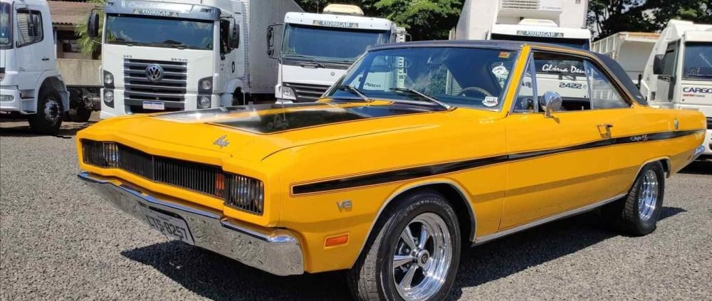 Dodge Dart amarelo
