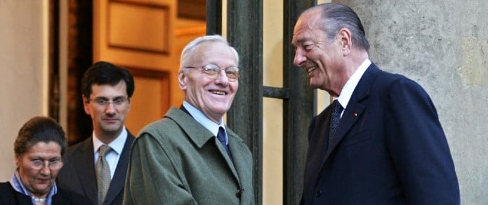 Pierre Mazeaud serre la main à Jacques Chirac ©AFPc