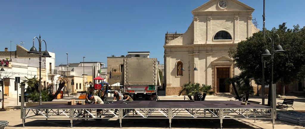 palco comunale installato presso Piazza Castello a Monteparano