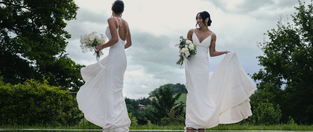 Wedding photo in front of a pool on a wedding curated by Francesco Margaretini