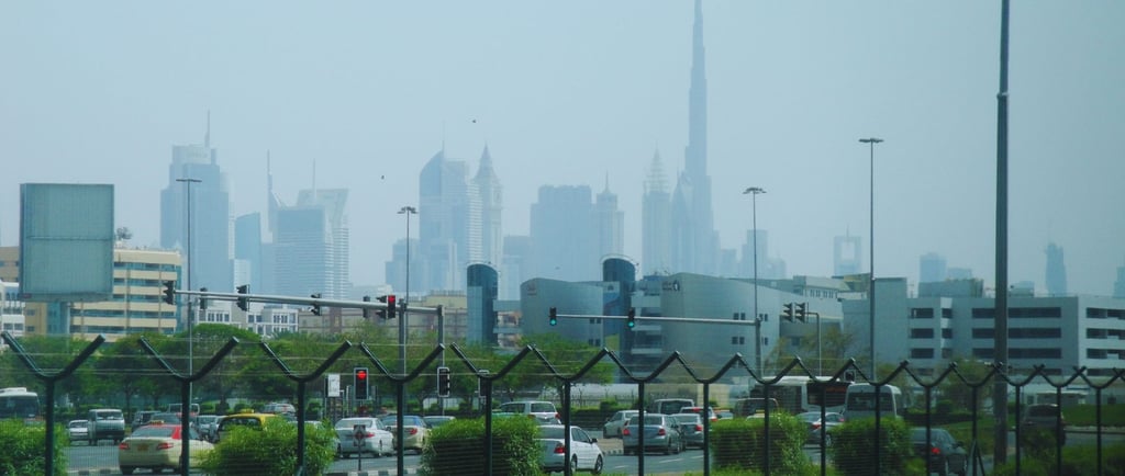 vista da cidade de dubai no transito