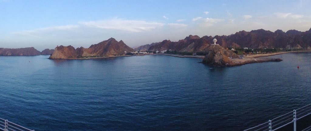 foto do navio chegando a muscat