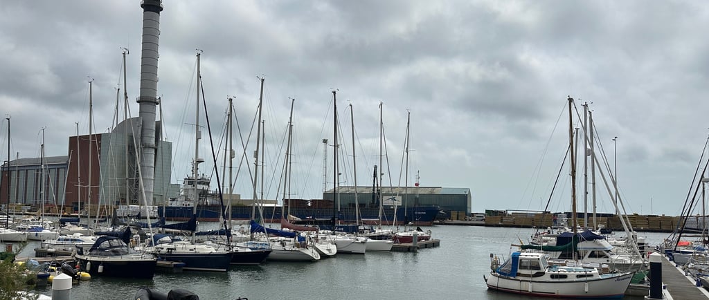 Boat Services Lady Bee Marina