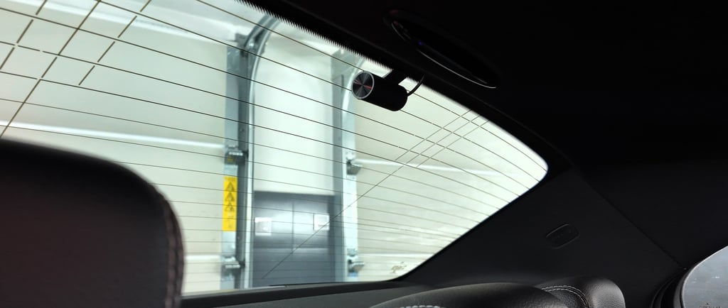 Dyskretny montaż tylnej kamery 70Mai