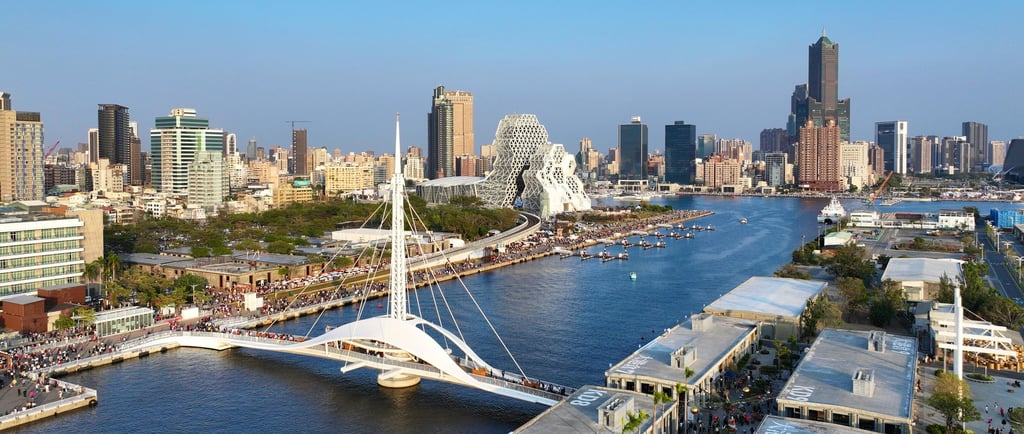 Harbour of Kaohsiung, bridge, connecting people