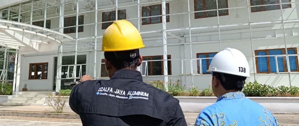 <img src="proyek-dzalfa-jaya.jpg" alt="Proyek Pemasangan Pintu dan Jendela Aluminium di Lampung oleh