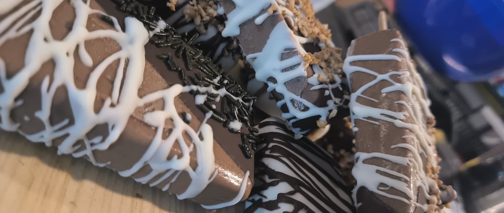 Paletas cubiertas con doble chocolate