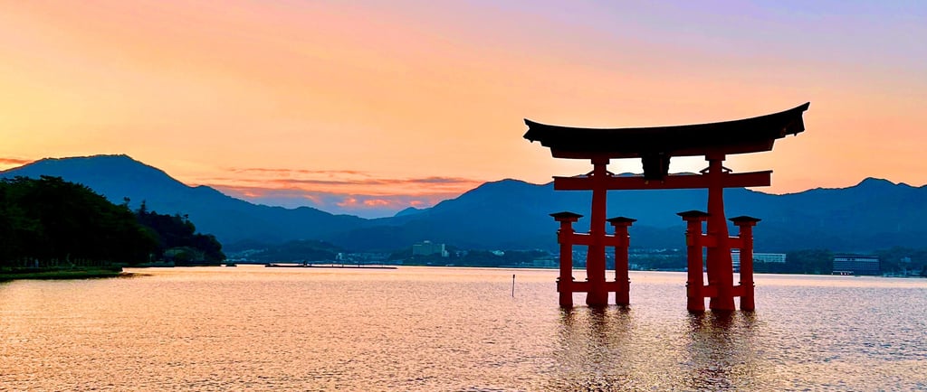 Torii flotant sur l'ile sacrée de Miyajima