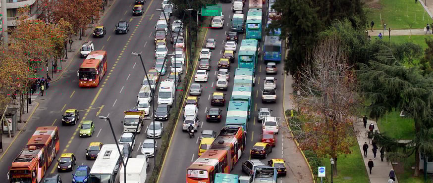 Automóviles transitando por Santiago,