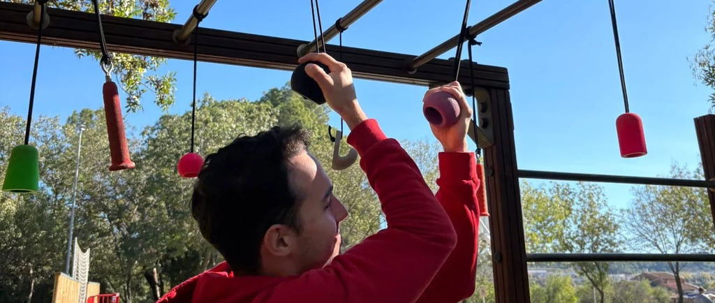 Hombre entrenando OCR en un parque