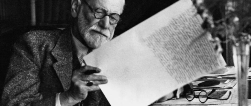 sigmund-freud_article-reading