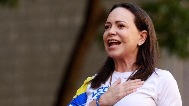 a woman in a white shirt and blue and yellow shirt