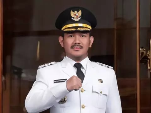 a man in a uniform is posing for a picture