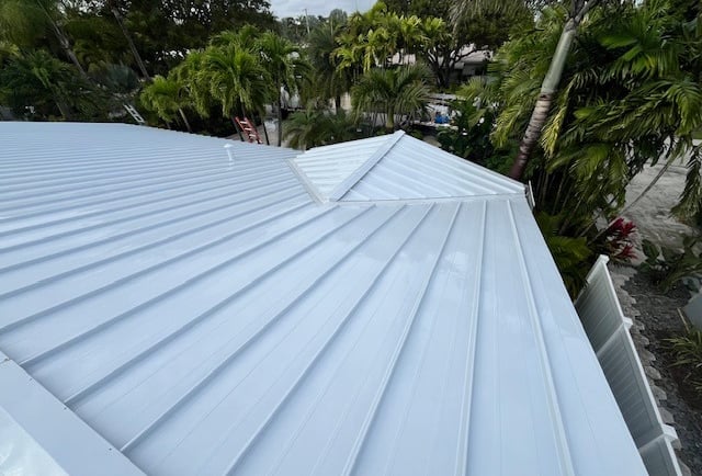 METAL ROOF CLEANING BROWARD COUNTY AND SURROUNDING CITIES 