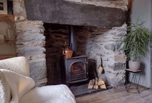 cottage-wales-fire-place