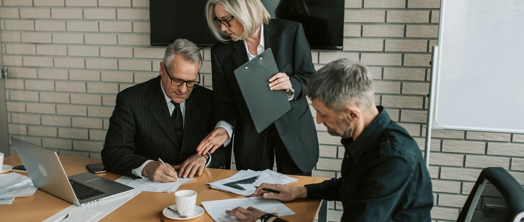 How to Onboard New Board Members Effectively Without Drowning Them in Decks