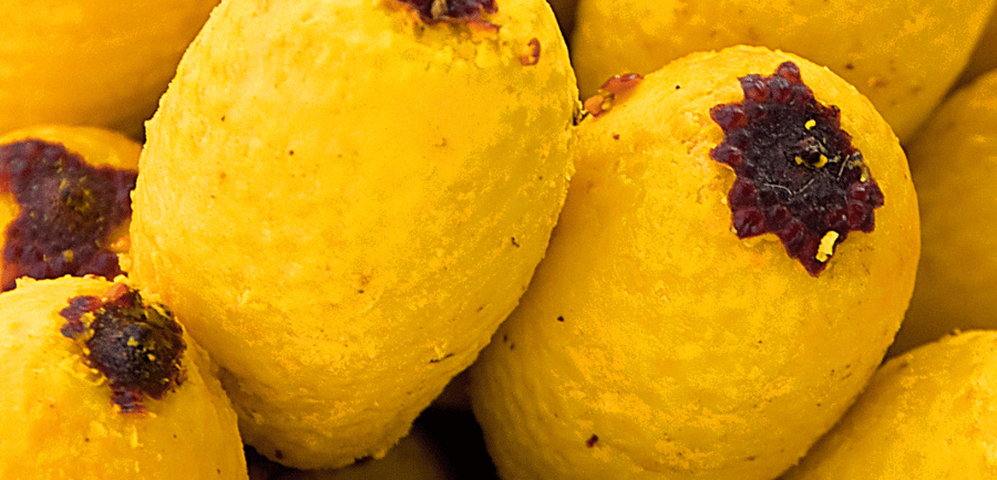 Fruta de aguaje pelada