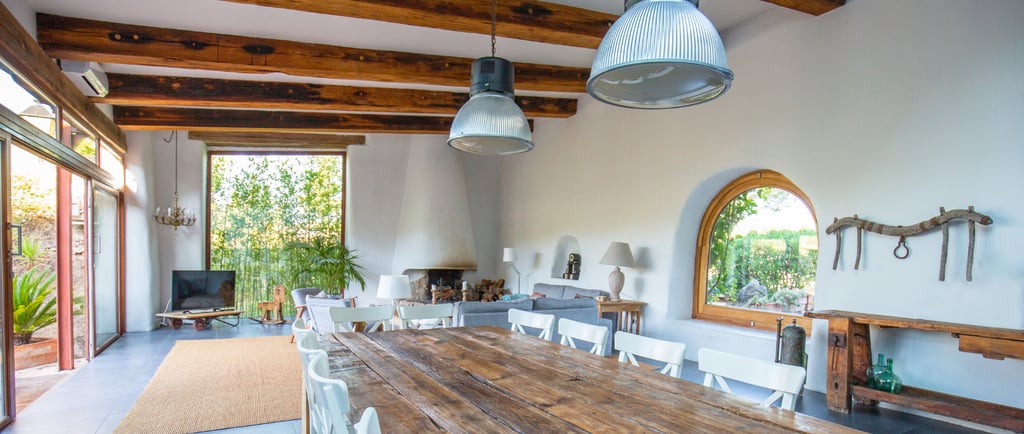 Farmhouse Ceiling with Wooden Beams