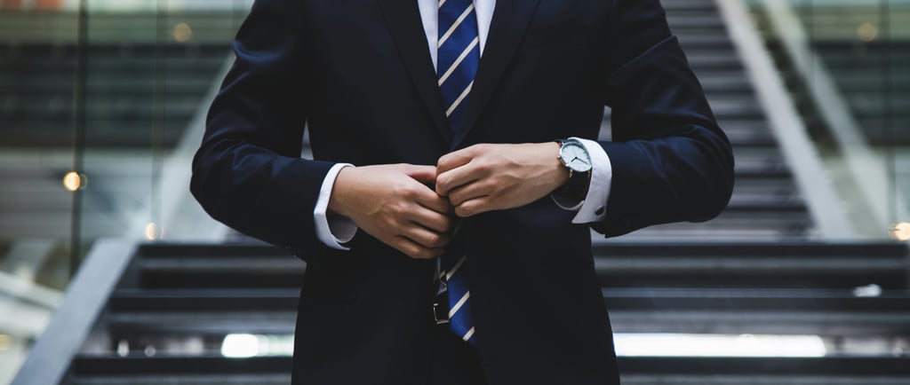 business man costume cravate montre