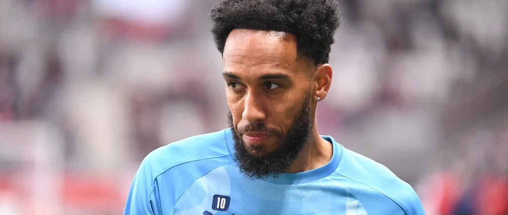 Aubameyang, retour Ă lâOM et sa greffe capillaire