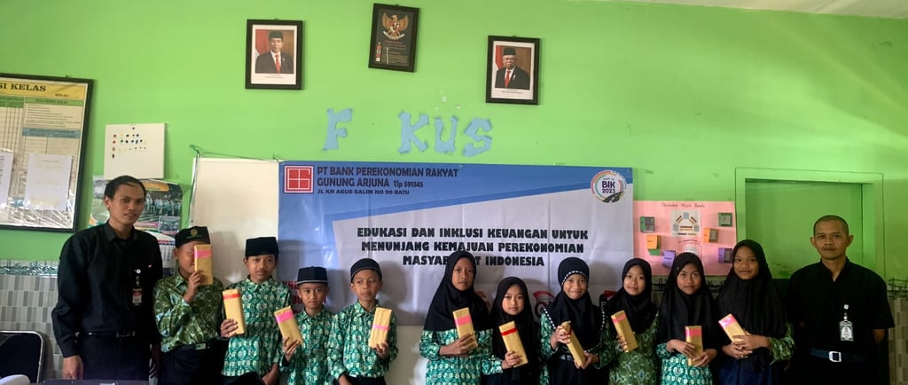 Edukasi Inklusi Keuangan SD Batu