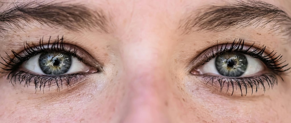 Guía técnica sobre extensiones y lifting de pestañas en Móstoles para bodas y eventos 2026, explicad