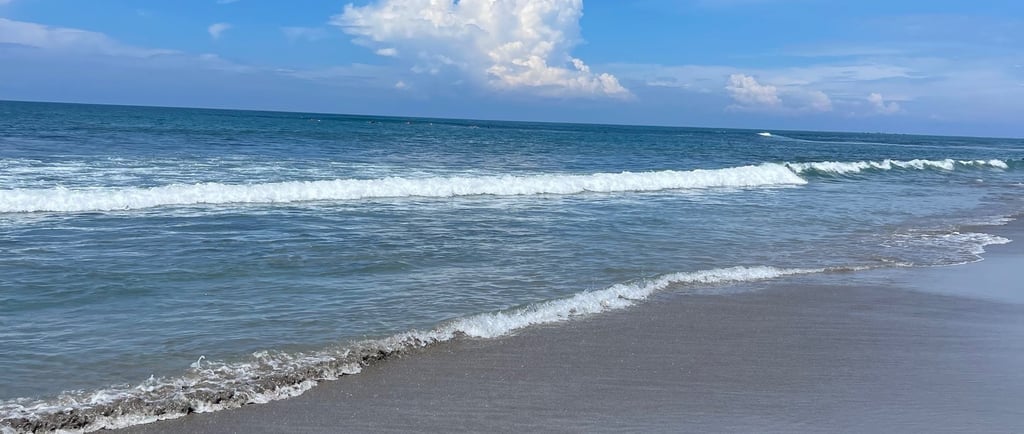 Vagues de l’océan Indien à Canggu, Bali