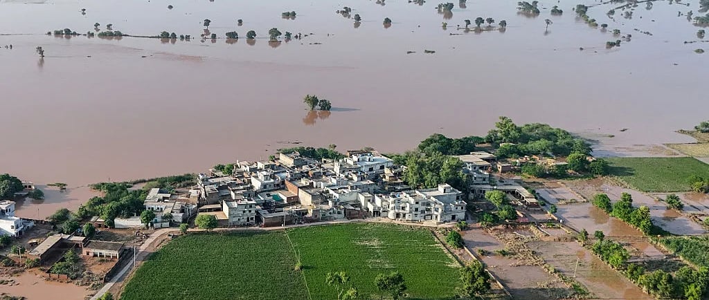 Pakistan’s Finance Minister Says Devastating Floods Slow GDP Growth, Plans Panda Bond Launch to Boos