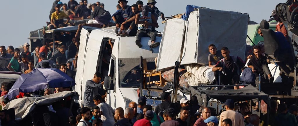 Tens of Thousands of Palestinians Return to Ruined Gaza Homes After Ceasefire