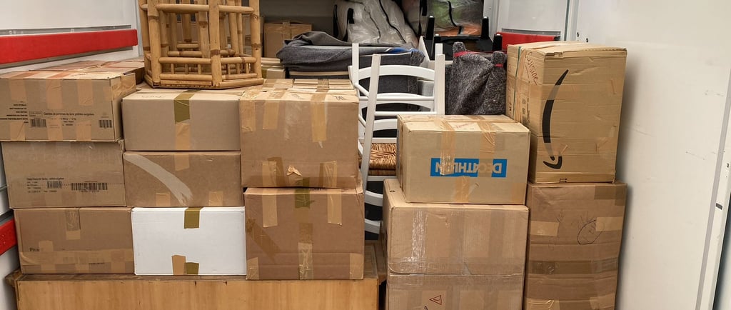 Chargement d'un camion avec cartons