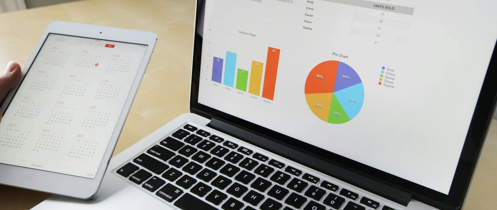 ordinateur et tablette étudiants le marketing digitall