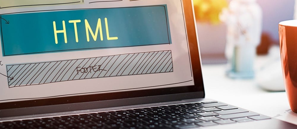 uma tela de computador laptop exibindo uma página de site em um desktop