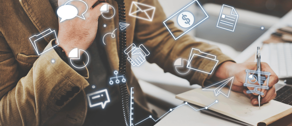Homem falando no telefone com ícones de marketing digital flutuando
