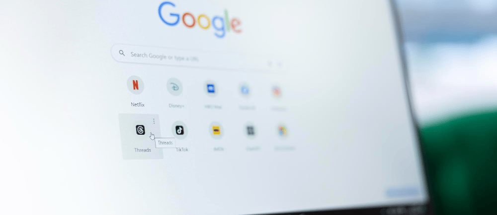 Tela do computador com a página inicial do Google aberta
