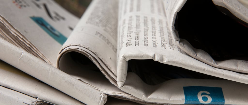 Imagem de jornal impresso dobrado