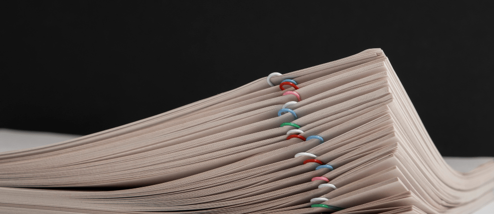 Jornais impressos com clipping
