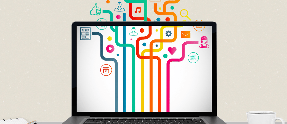 Notebook com itens relacionados a marketing jurídico