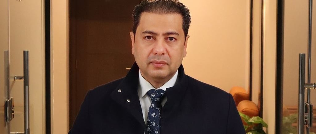 مهام المدير والقائد: الطاقة التي تدفع الشركات للنجاح Roles of a Manager and a Leader: Differences an