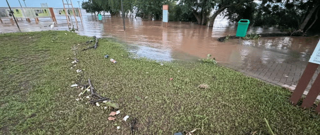 Nível do Guaíba fica abaixo de 5 metros pela 1ª vez desde sábado; Porto Alegre segue inundada