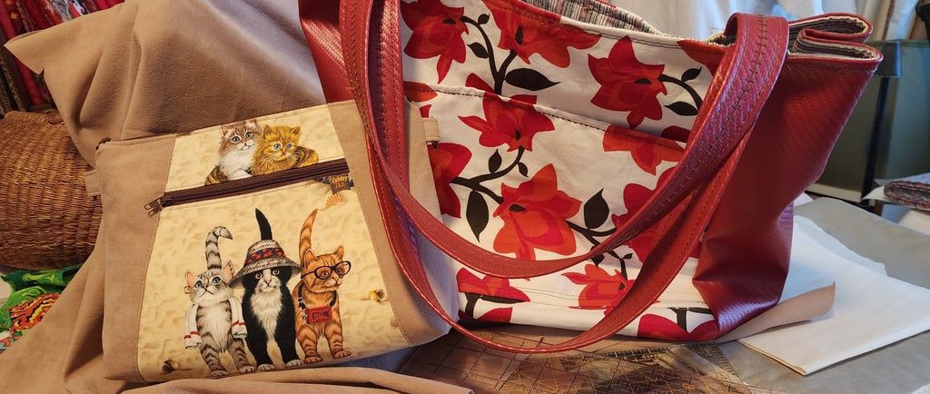 a purse bag with a cat on it