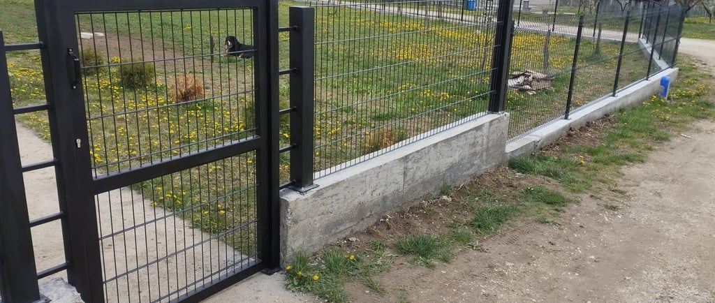 drvometal, drvo metal, nameštaj, police, stolovi, stolice, ograde, ograda, kapija