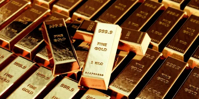 Gold Shines Amid Inflation Fears and Geopolitical Tensions: Is $2,700 Within Reach?