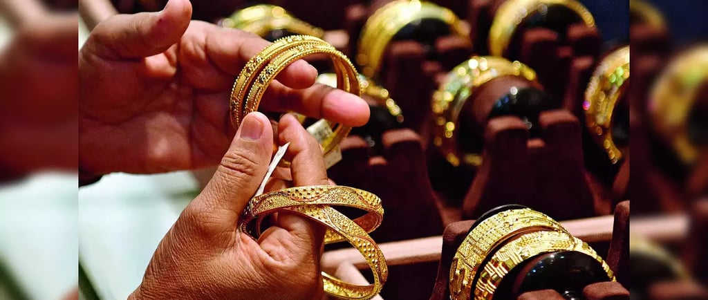 Gold Prices Hold Near Record Highs Amid U.S.-China Trade War Escalation