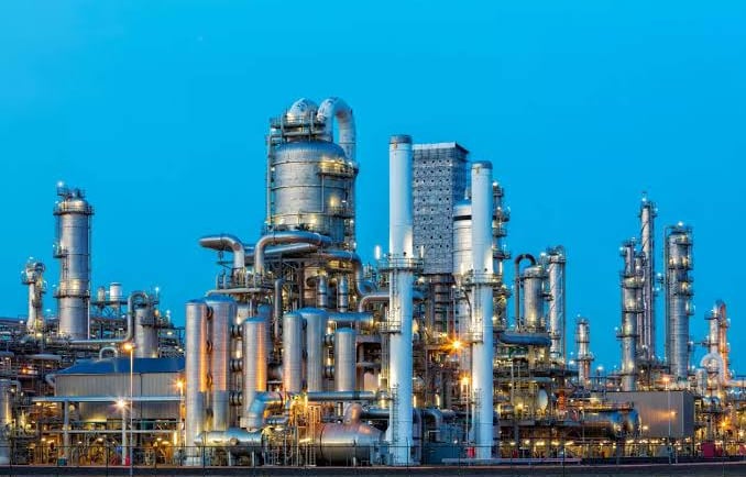 India Set to Expand Crude Oil Refining Capacity by 35-40 MT by FY30