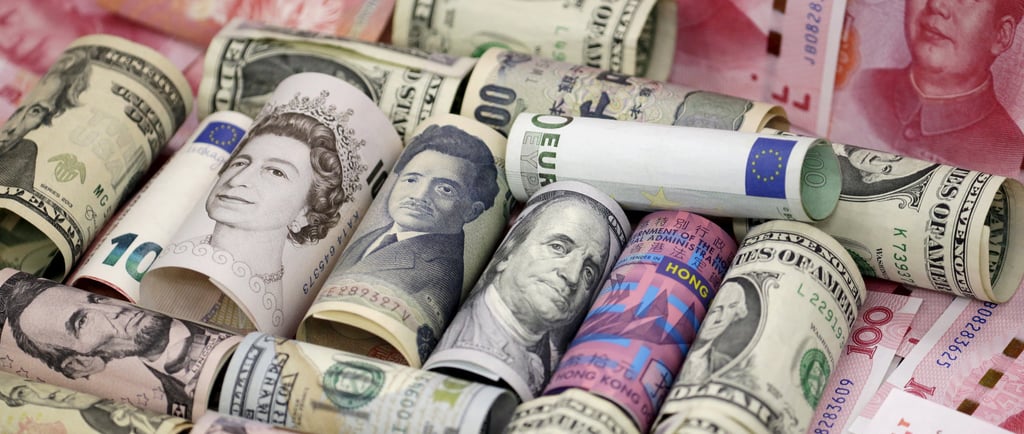 Asian Currencies Struggle Amid Dollar Strength and Mixed Chinese Data