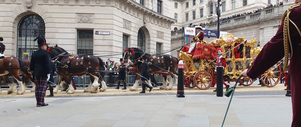 The 696th Lord Mayor of London, Alastair King, arrives by carriage