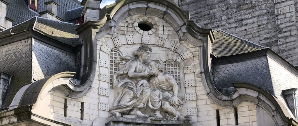 Maméelokker de gante una de las figuras más emblemáticas de Bélgica