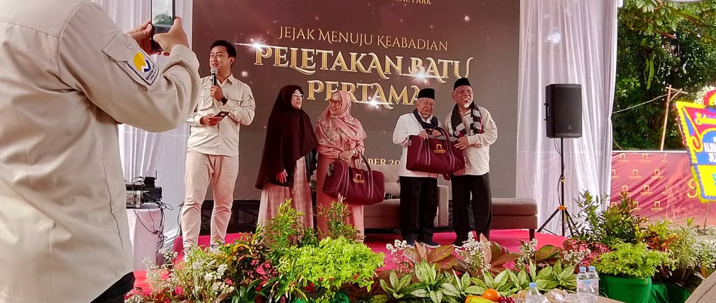 Alhambra Peletakan Nisan Pertama