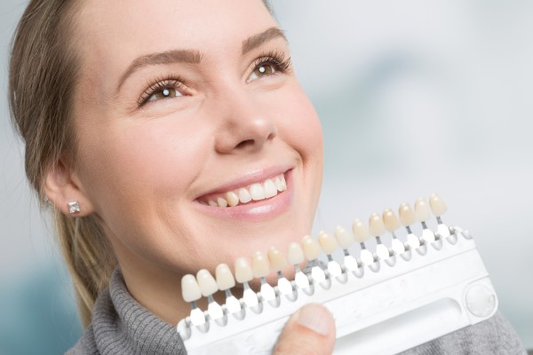Selecting teeth colour for teeth whitening