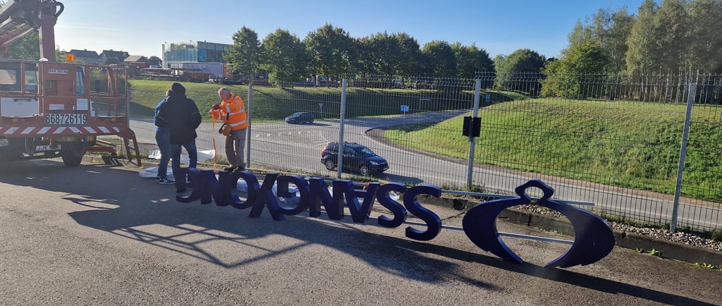 senos reklamos demontavimo ir perkelimo darbai